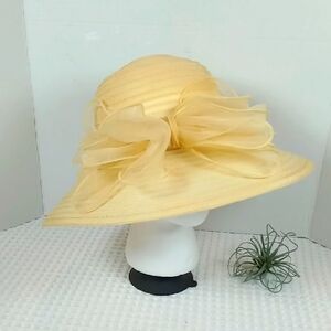 Kentucky Derby/Church/Tea Party Hat With Bow Pale Yellow